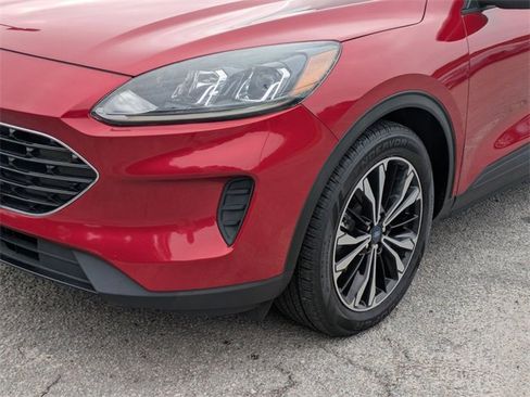 Used 2021 Ford Escape SE w/ SE Sport Appearance Package image 9