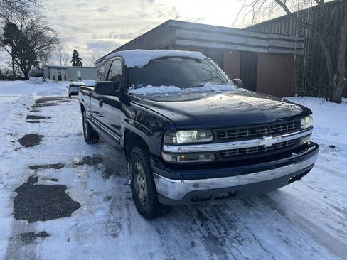 Used 2001 Chevrolet Silverado 1500 LT w/ Firm Ride Suspension Pkg image 3