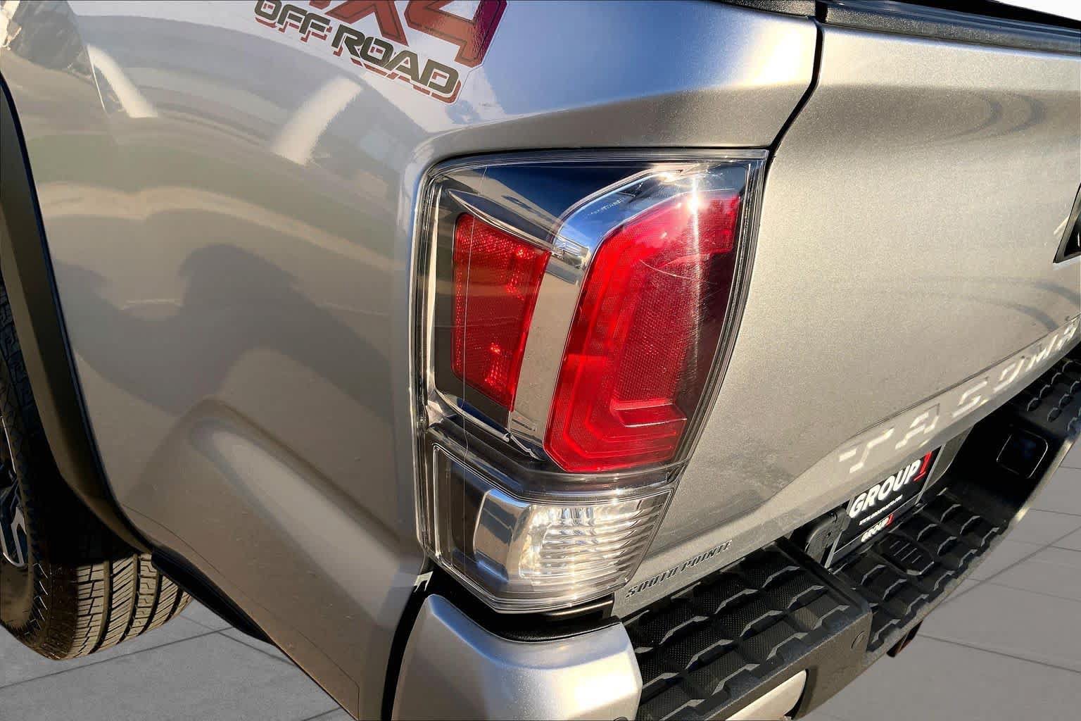 Used 2023 Toyota Tacoma TRD Off-Road w/ Technology Package AWD/4WD image 29