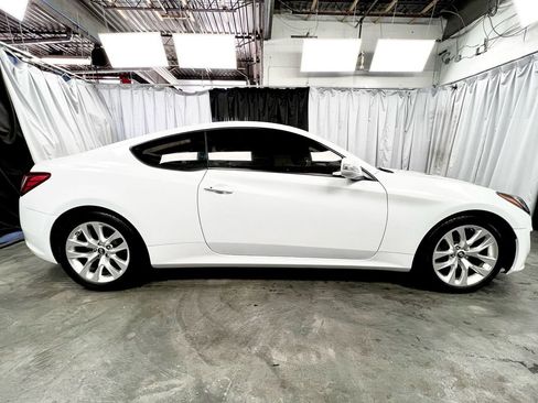 Used 2016 Hyundai Genesis 3.8 image 5