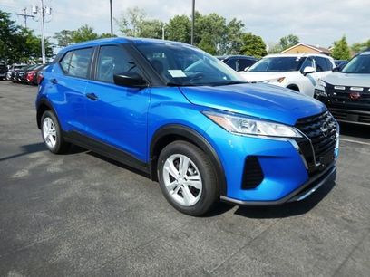 New 2025 Nissan Kicks Play S
