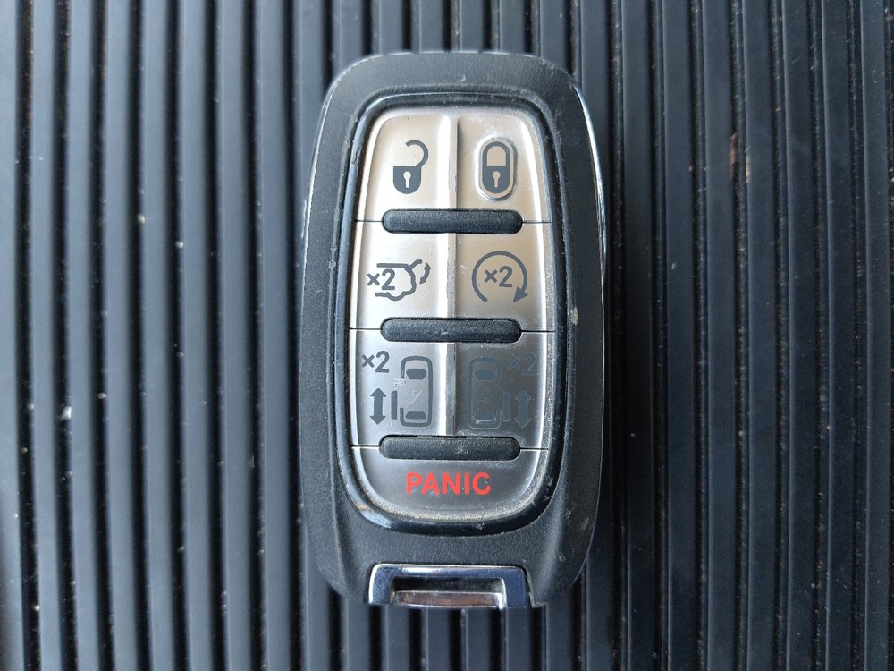 Used 2024 Chrysler Pacifica Touring-L FWD image 32