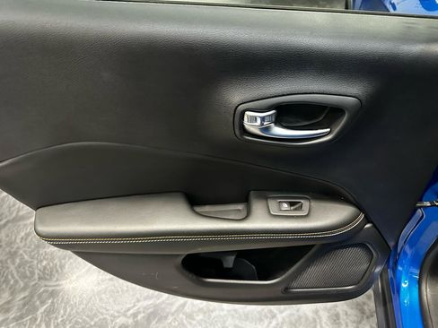 Used 2018 Jeep Compass Latitude w/ Popular Equipment Group image 11