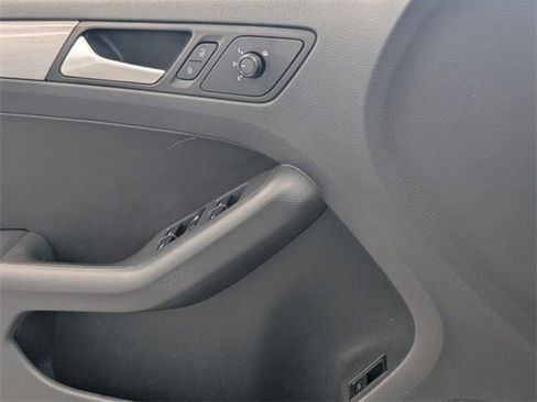 Used 2016 Volkswagen Jetta Sport image 25