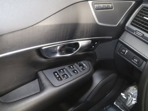 Used 2020 Volvo XC90 T6 Momentum w/ Protection Package Premier image 32