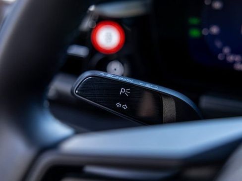 Used 2025 Porsche Macan Electric RWD image 46