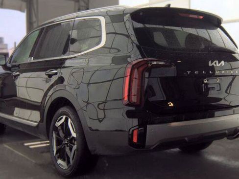 Used 2025 Kia Telluride S FWD image 2