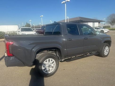 Used 2025 Toyota Tacoma SR5 image 3