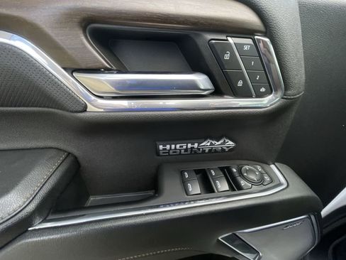 Used 2024 Chevrolet Silverado 1500 High Country w/ High Country Premium Package AWD/4WD image 23
