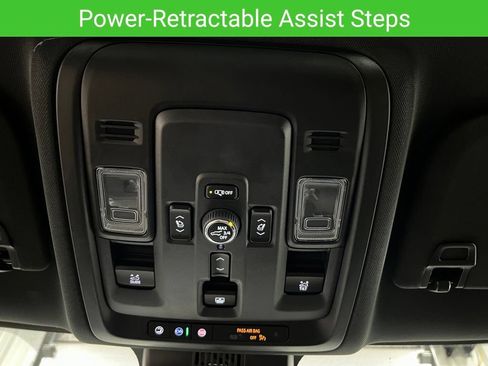 Certified 2025 Chevrolet Suburban High Country AWD/4WD image 27
