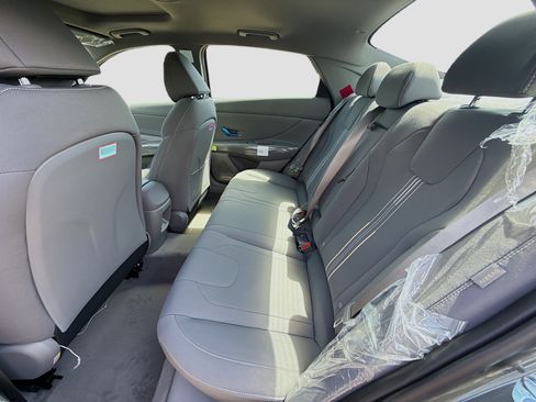 New 2026 Hyundai Elantra SEL Sport Premium FWD image 17