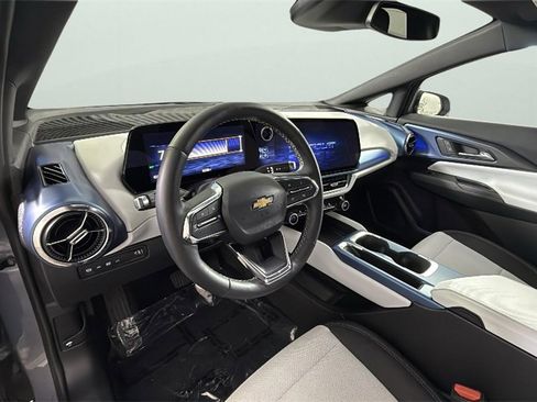 Certified 2025 Chevrolet Equinox EV LT image 18