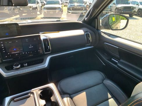 Used 2025 Ford Expedition Tremor AWD/4WD image 22