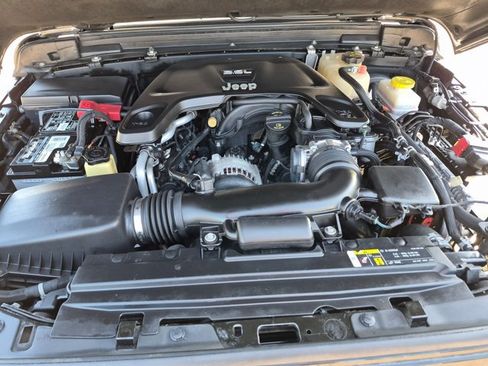 Used 2018 Jeep Wrangler Unlimited Sport S AWD/4WD image 22