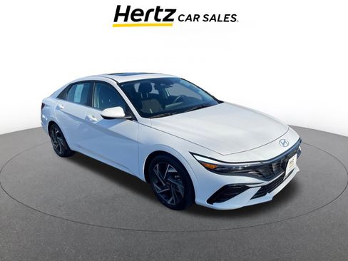 Used 2025 Hyundai Elantra SEL image 1