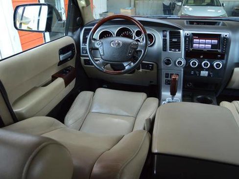 Used 2011 Toyota Sequoia Platinum image 60