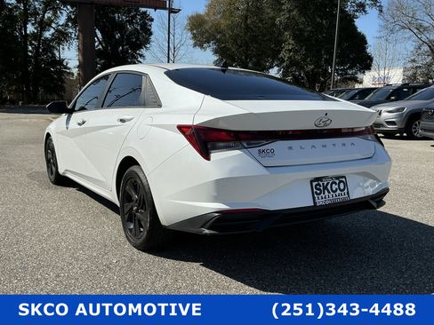 Used 2021 Hyundai Elantra SEL w/ Convenience Package image 3