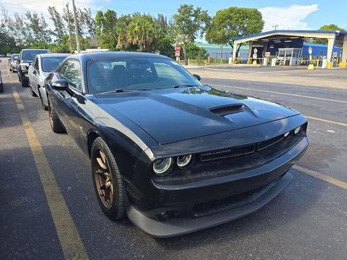 Used 2017 Dodge Challenger R/T Scat Pack RWD image 3