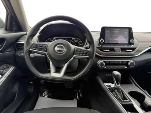 Used 2026 Nissan Altima 2.5 SV FWD image 19