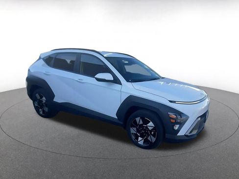 Used 2025 Hyundai Kona SEL image 2