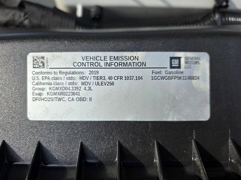 Used 2019 Chevrolet Express 2500 Extended image 24