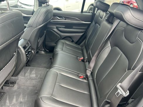 Used 2023 Jeep Grand Cherokee Limited image 24