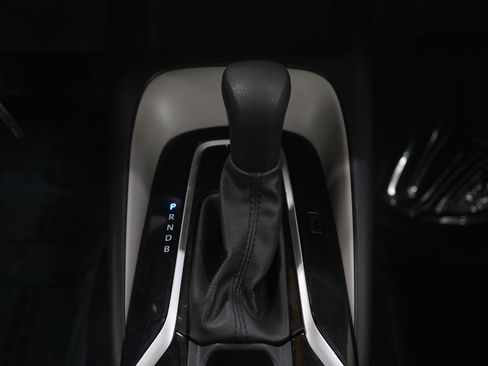 Used 2021 Toyota Corolla LE image 17