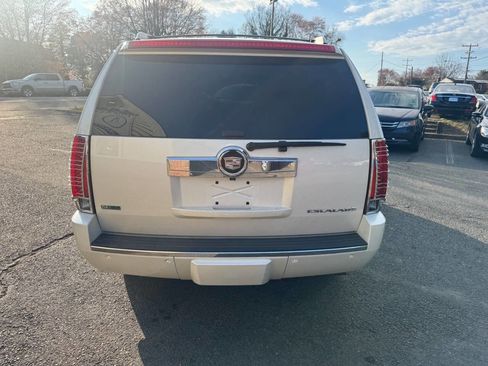 Used 2010 Cadillac Escalade 2WD image 6