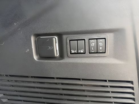 Used 2023 GMC Yukon AT4 AWD/4WD image 35