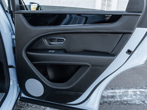 Certified 2022 Bentley Bentayga V8 image 38