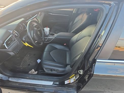 Used 2018 Toyota Camry SE FWD image 8
