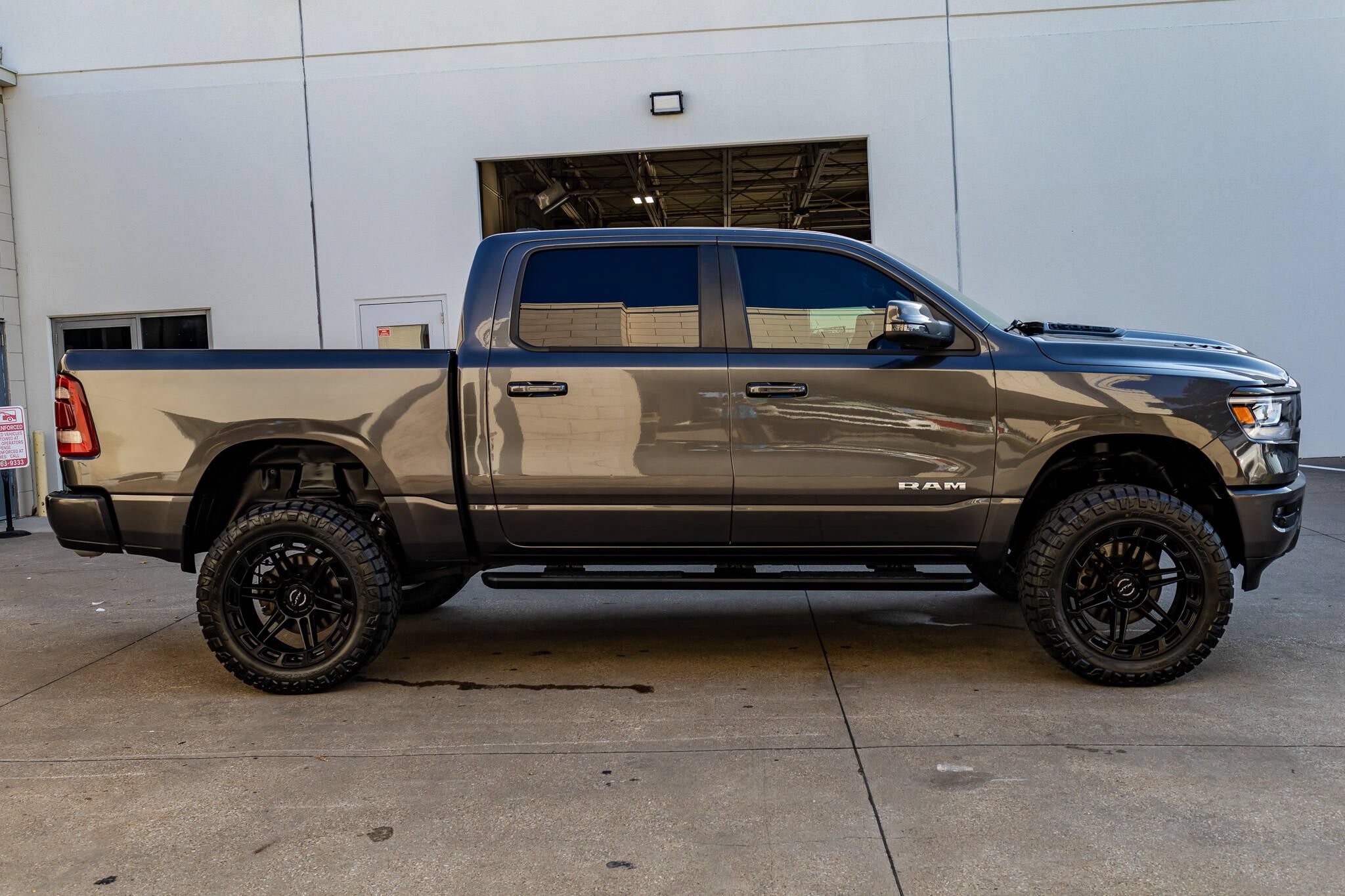 Used 2023 RAM 1500 Laramie AWD/4WD image 11
