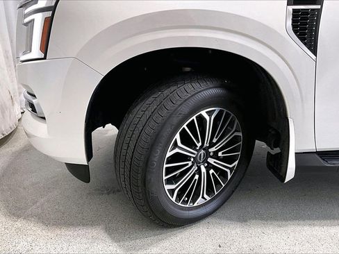 Used 2025 Nissan Armada SL w/ Captain's Chari Seat Package image 20