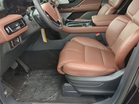 New 2026 Lincoln Aviator Reserve w/ Luxury Package RWD image 11
