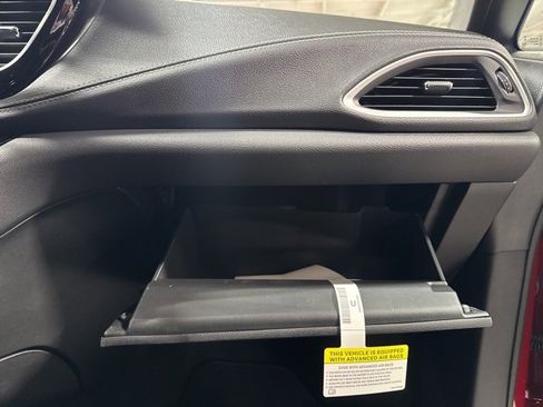 New 2026 Chrysler Pacifica Select image 42