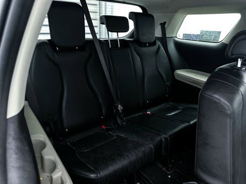 Certified 2024 Kia Carnival LX image 32