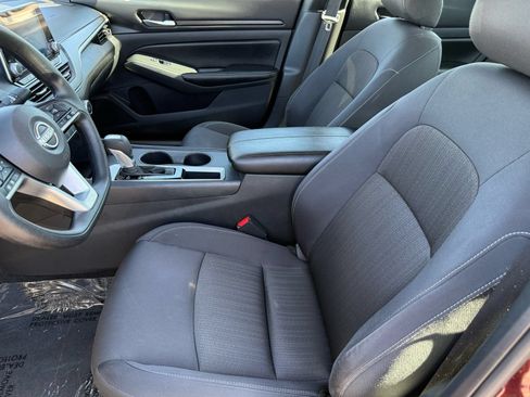 Used 2025 Nissan Altima 2.5 SV FWD image 13
