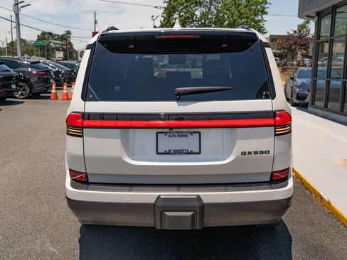 Used 2024 Lexus GX 550 w/ Accessory Package (2T) AWD/4WD image 5