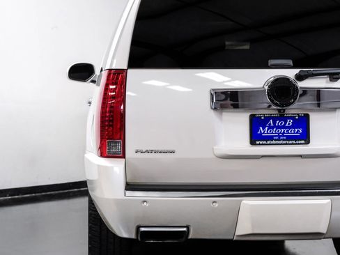 Used 2013 Cadillac Escalade Platinum RWD image 61