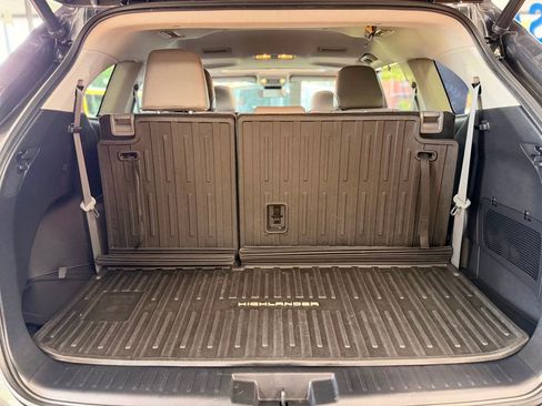 Used 2022 Toyota Highlander XLE FWD image 23