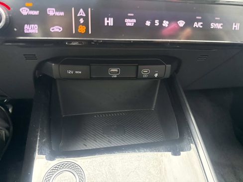 Used 2023 Kia Niro EX image 25