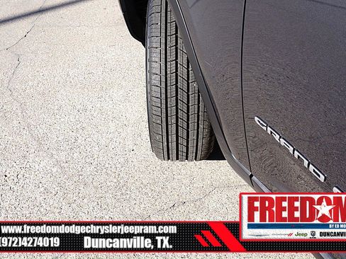 New 2025 Jeep Grand Cherokee L Laredo image 46