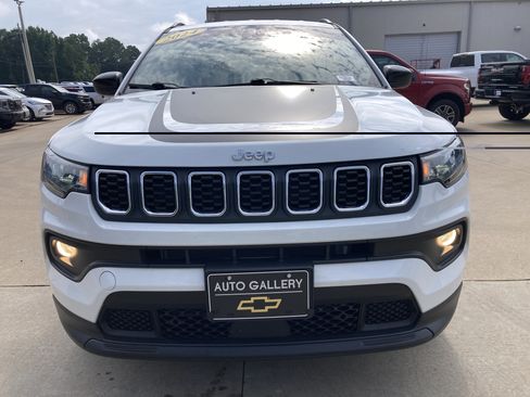 Used 2024 Jeep Compass Latitude w/ Mopar Graphics Package AWD/4WD image 2