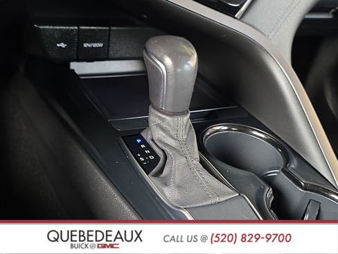 Used 2020 Toyota Camry SE w/ Convenience Package FWD image 18