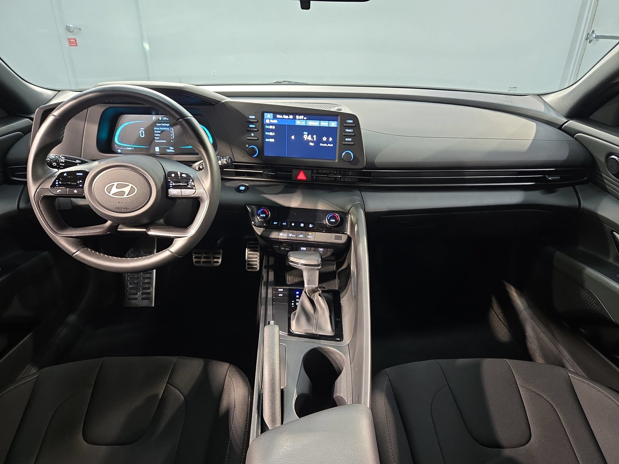 Used 2025 Hyundai Elantra Sport FWD image 10