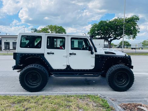 Used 2018 Jeep Wrangler Unlimited Sport AWD/4WD image 6