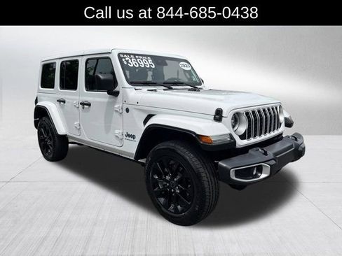 Used 2025 Jeep Wrangler Unlimited Sahara w/ Safety Group AWD/4WD image 3