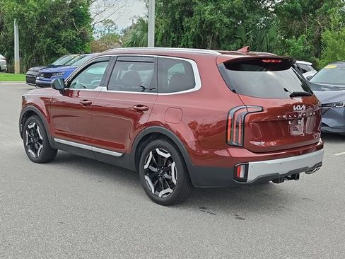 Certified 2024 Kia Telluride EX w/ EX Captain's Chair Package FWD image 3