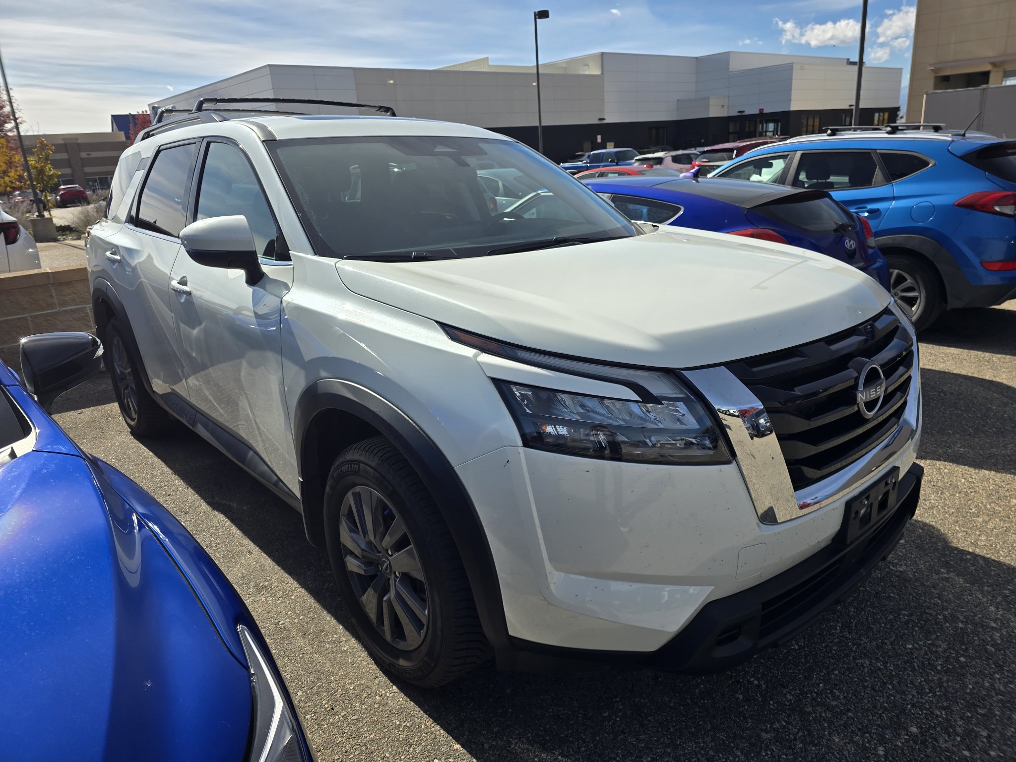 Used 2023 Nissan Pathfinder SV w/ SV Premium Package AWD/4WD image 6