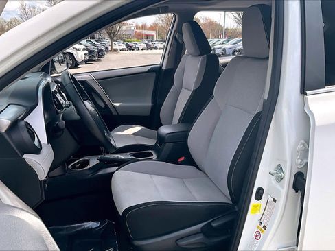 Used 2018 Toyota RAV4 XLE image 8